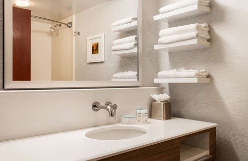 Glendale Hotel | Hampton Inn & Suites Denver - Cherry Creek