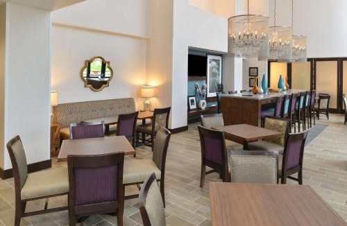 Court Avenue Entertainment District Hotel | Hampton Inn & Suites Des Moines Downtown