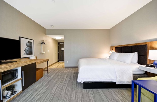 Warren Hotel | Hampton Inn & Suites Detroit/Warren