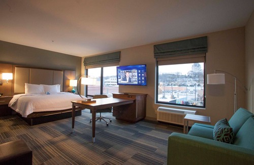 West Seventh Hotel | Hampton Inn & Suites Downtown St. Paul