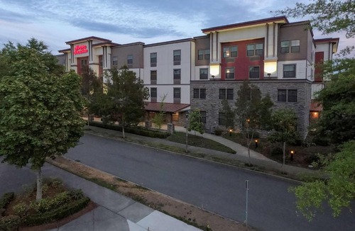 Dupont Hotel | Hampton Inn & Suites DuPont