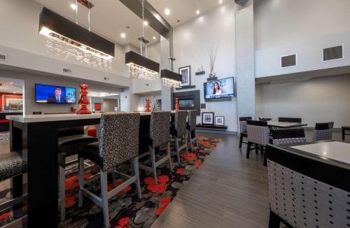 Dupont Hotel | Hampton Inn & Suites DuPont