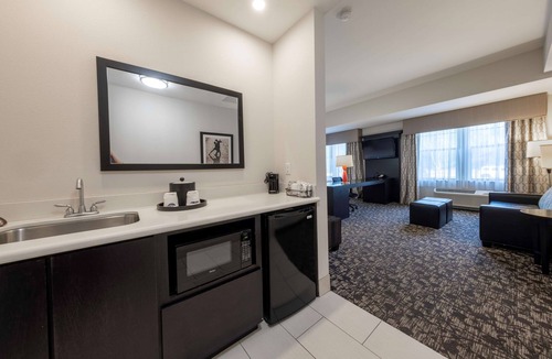 Dupont Hotel | Hampton Inn & Suites DuPont