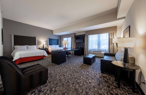 Dupont Hotel | Hampton Inn & Suites DuPont