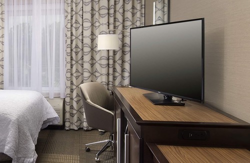 Falls Church Hotel | Hampton Inn & Suites Falls Church