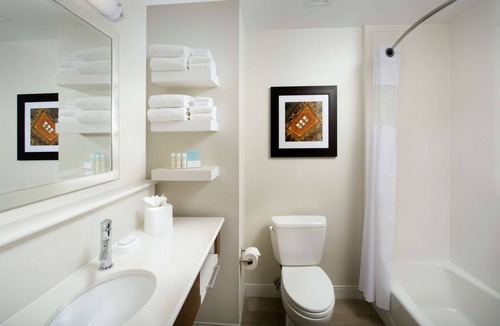 Falls Church Hotel | Hampton Inn & Suites Falls Church