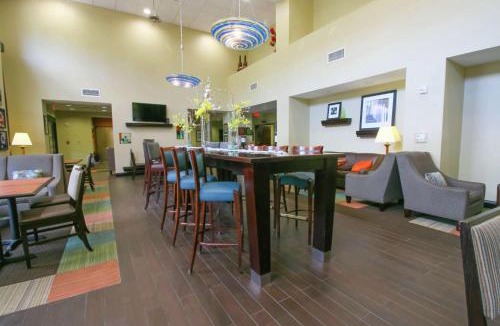 Flowery Branch Hotel | Hampton Inn & Suites Flowery Branch