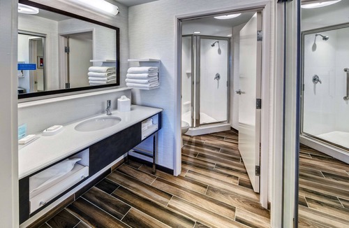 Franklin Hotel | Hampton Inn & Suites Franklin Berry Farms