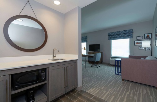 Glenarden Hotel | Hampton Inn & Suites Glenarden/Washington DC