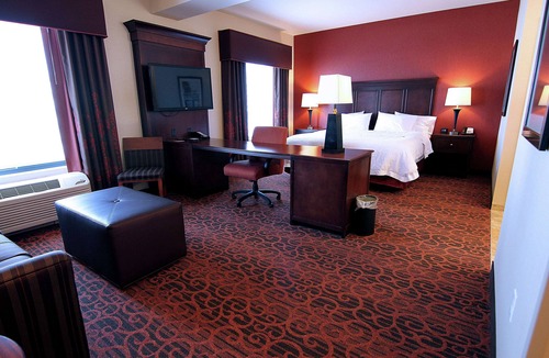 Grand Forks Hotel | Hampton Inn & Suites Grand Forks