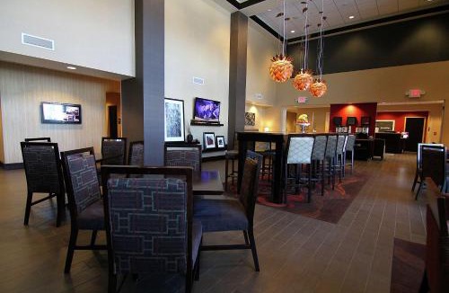Grand Forks Hotel | Hampton Inn & Suites Grand Forks
