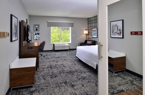 Downtown Greensboro Hotel | Hampton Inn & Suites Greensboro Downtown