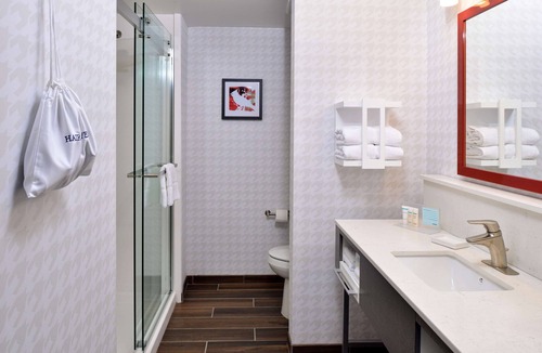 Downtown Greensboro Hotel | Hampton Inn & Suites Greensboro Downtown
