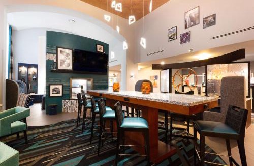 Herndon Hotel | Hampton Inn & Suites Herndon-Reston
