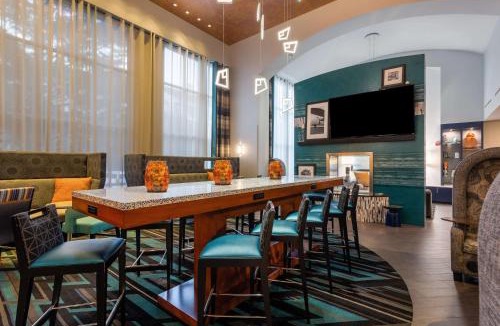 Herndon Hotel | Hampton Inn & Suites Herndon-Reston