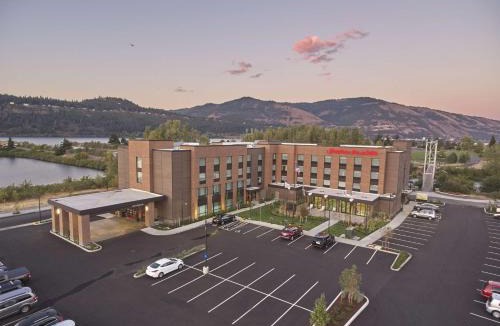 Hood River Hotel | Hampton Inn & Suites Hood River