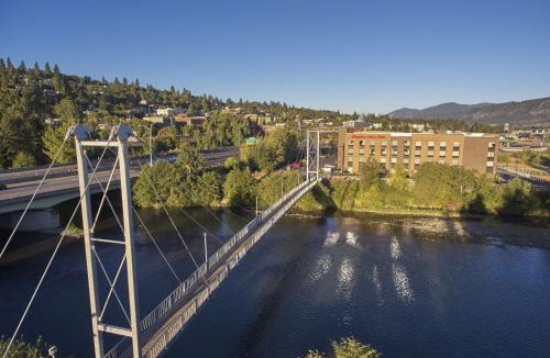 Hood River Hotel | Hampton Inn & Suites Hood River