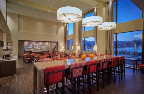 Hood River Hotel | Hampton Inn & Suites Hood River