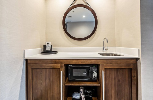 Howell Hotel | Hampton Inn & Suites Howell