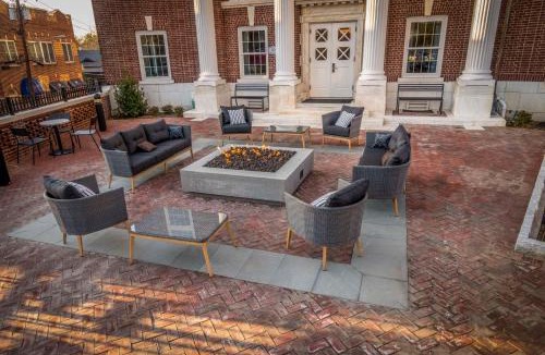 Huntington Hotel | Hampton Inn & Suites Huntington Downtown, Ny