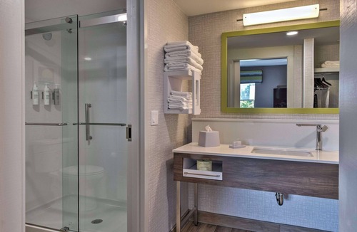 Keene Hotel | Hampton Inn & Suites Keene