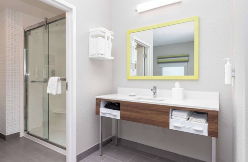 Clute Hotel | Hampton Inn & Suites Lake Jackson-Clute