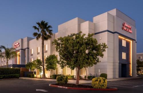 Lathrop Hotel | Hampton Inn & Suites Lathrop