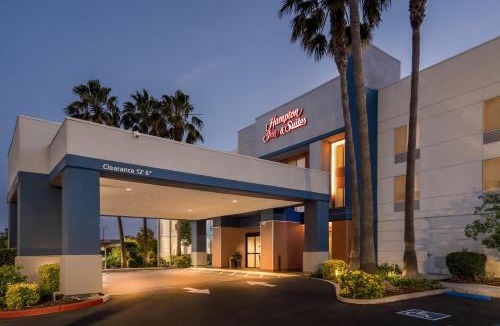 Lathrop Hotel | Hampton Inn & Suites Lathrop