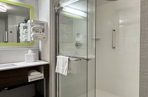 Lathrop Hotel | Hampton Inn & Suites Lathrop