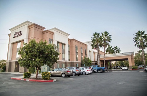 Lathrop Hotel | Hampton Inn & Suites Lathrop