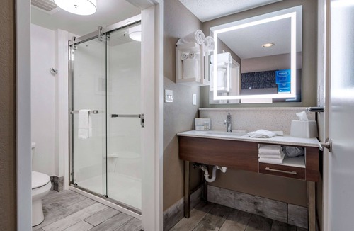 Jeffersontown Hotel | Hampton Inn & Suites Louisville East