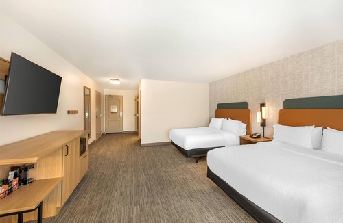 Moreno Valley Hotel | Hampton Inn & Suites Moreno Valley