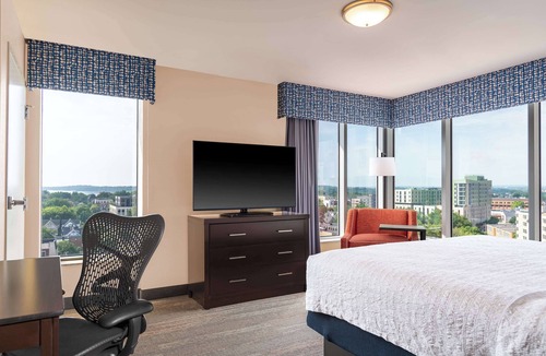 Madison Hotel | Hampton Inn & Suites Madison/Downtown