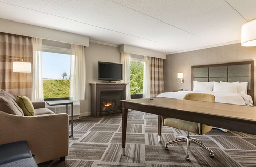 Bedford Hotel | Hampton Inn & Suites Manchester-Bedford