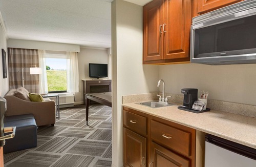 Bedford Hotel | Hampton Inn & Suites Manchester-Bedford