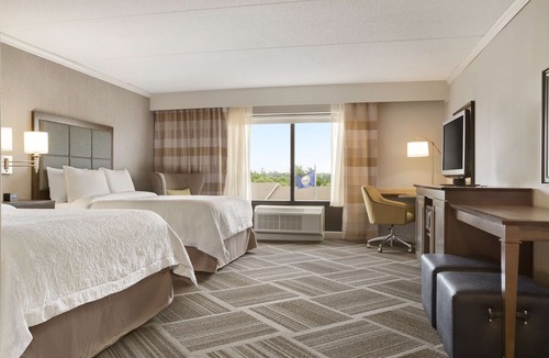 Bedford Hotel | Hampton Inn & Suites Manchester-Bedford