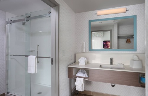Manistee Hotel | Hampton Inn & Suites Manistee Waterfront