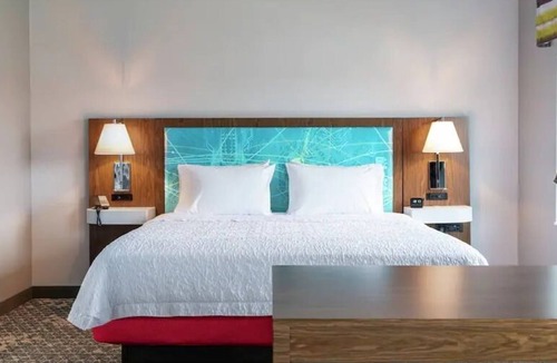 Manistee Hotel | Hampton Inn & Suites Manistee Waterfront