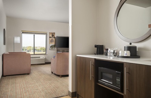 South Arlington Hotel | Hampton Inn & Suites Mansfield