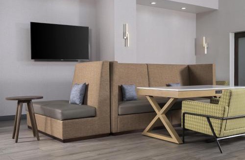 South Arlington Hotel | Hampton Inn & Suites - Mansfield