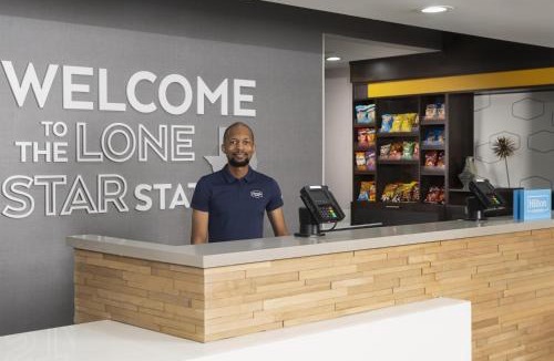 South Arlington Hotel | Hampton Inn & Suites - Mansfield