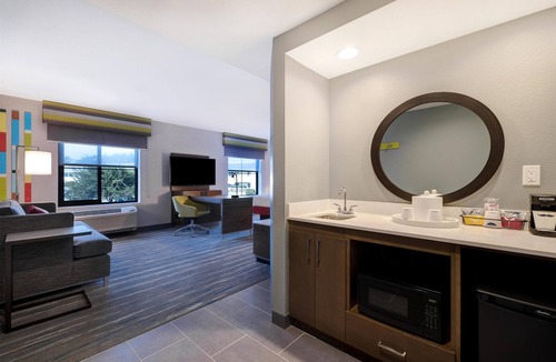 Marina Hotel | Hampton Inn & Suites Marina