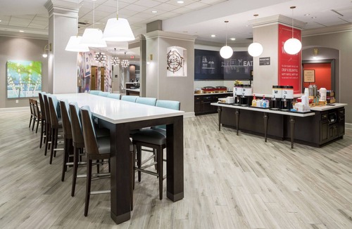 Downtown Memphis Hotel | Hampton Inn & Suites Memphis-Beale Street