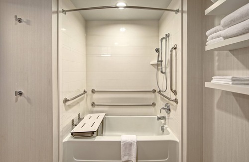 Downtown West Hotel | Hampton Inn & Suites Minneapolis/Downtown