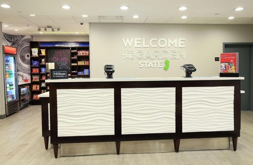 Mount Laurel Hotel | Hampton Inn & Suites Mount Laurel/Moorestown