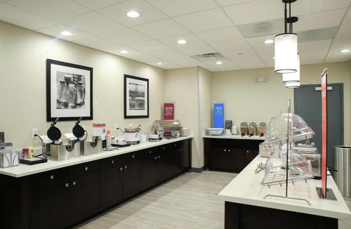 Mount Laurel Hotel | Hampton Inn & Suites Mount Laurel/Moorestown