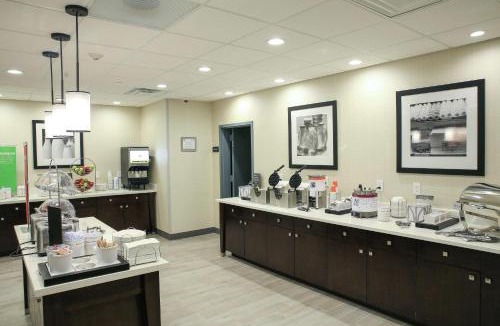 Mount Laurel Hotel | Hampton Inn & Suites Mount Laurel/Moorestown