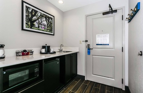 Central Business District Hotel | Hampton Inn & Suites Mobile- Downtown Historic District