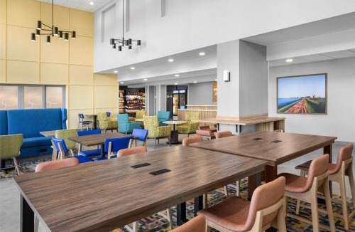 Moline Hotel | Hampton Inn & Suites Moline-Quad City Int'l Aprt
