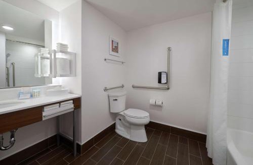Dorval Hotel | Hampton Inn & Suites Montreal-Dorval